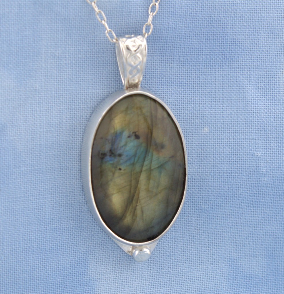 Labradorite pendant in Sterling Silver