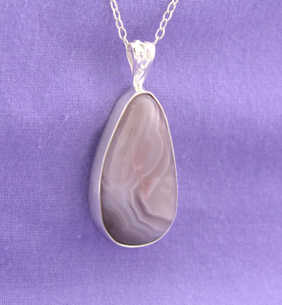 Agua Nueva Agate pendant in sterling silver